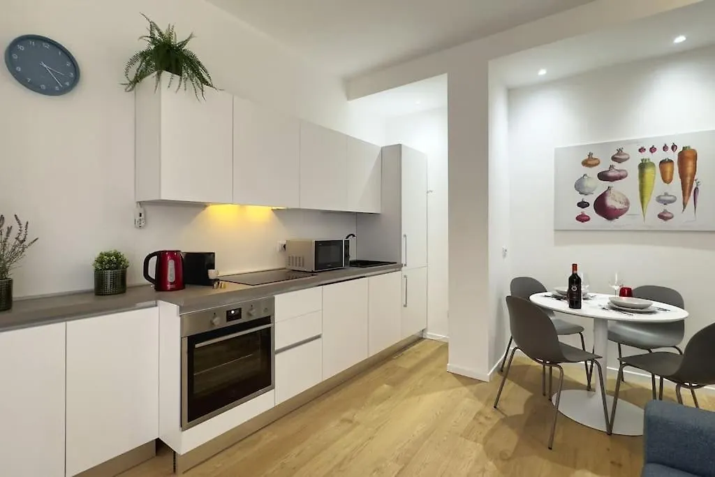 10 Min To Rho Fiera-Sansiro - Wifi - Ac - Netflix Apartment Milan Italy