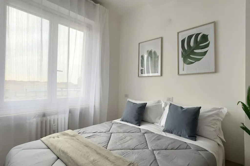 10 Min To Rho Fiera-Sansiro - Wifi - Ac - Netflix Apartment Milan 0*,  Italy
